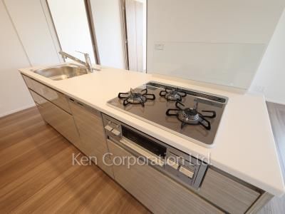 Kitchen ※Photo of the same layout on 5 floor. Decoration and fixture may differ.