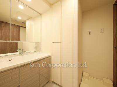 Powder Room ※Photo of the same layout on 5 floor. Decoration and fixture may differ.