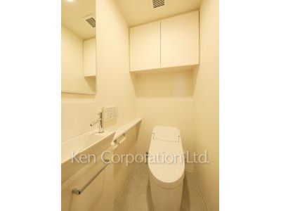 Lavatory ※Photo of the same layout on 5 floor. Decoration and fixture may differ.