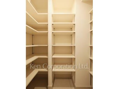 Shoes-In Closet ※Photo of the same layout on 5 floor. Decoration and fixture may differ.