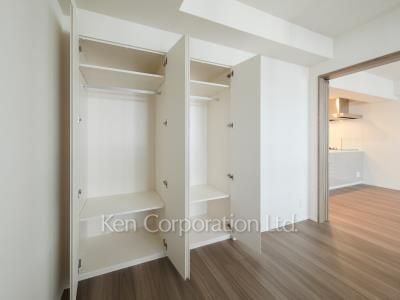 Closet ※Photo of the same layout on 5 floor. Decoration and fixture may differ.