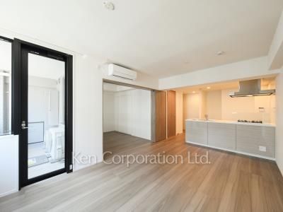 Living-Dining ※Photo of the same layout on 5 floor. Decoration and fixture may differ.