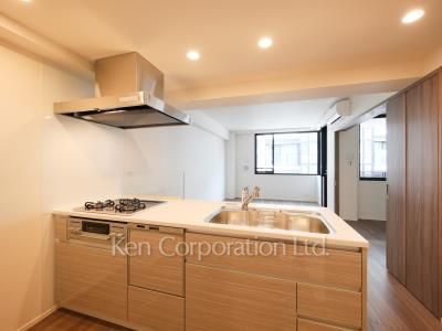 Kitchen ※Photo of the same layout on 5 floor. Decoration and fixture may differ.