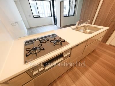 Kitchen ※Photo of the same layout on 5 floor. Decoration and fixture may differ.