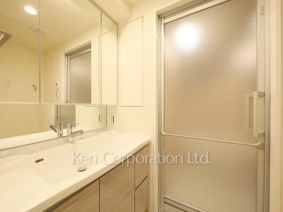 Powder Room ※Photo of the same layout on 5 floor. Decoration and fixture may differ.