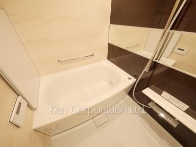 Bath ※Photo of the same layout on 5 floor. Decoration and fixture may differ.