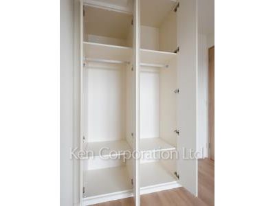 Closet ※Photo of the same layout on 14 floor. Decoration and fixture may differ.