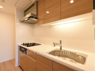 Kitchen ※Photo of the same layout on 14 floor. Decoration and fixture may differ.