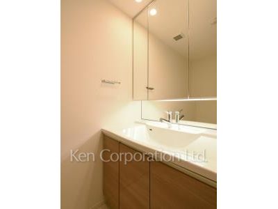 Powder Room ※Photo of the same layout on 14 floor. Decoration and fixture may differ.