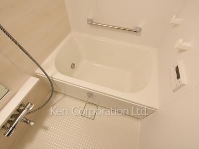 Bath ※Photo of the same layout on 14 floor. Decoration and fixture may differ.