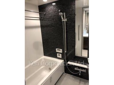 Bath ※Photo of the same layout on 9 floor. Decoration and fixture may differ.