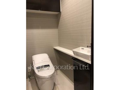 Lavatory ※Photo of the same layout on 9 floor. Decoration and fixture may differ.