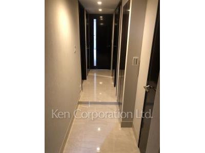 Entrance ※Photo of the same layout on 9 floor. Decoration and fixture may differ.
