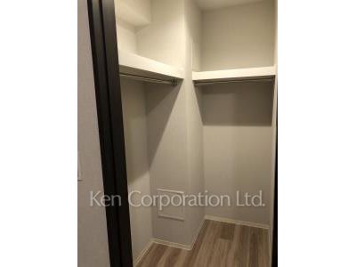 Master Bedroom ※Photo of the same layout on 9 floor. Decoration and fixture may differ.