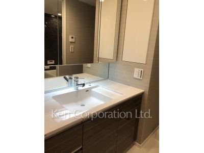 Powder Room ※Photo of the same layout on 9 floor. Decoration and fixture may differ.