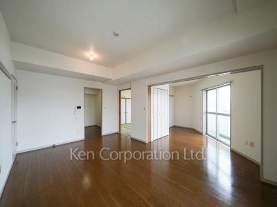 Living-Dining ※Photo of the same layout on 15 floor. Decoration and fixture may differ.