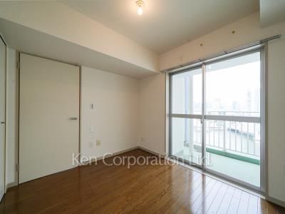 Master Bedroom ※Photo of the same layout on 15 floor. Decoration and fixture may differ.