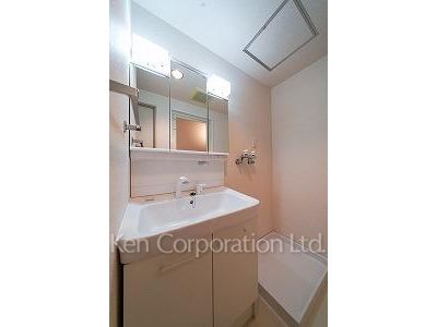 Powder Room ※Photo of the same layout on 15 floor. Decoration and fixture may differ.