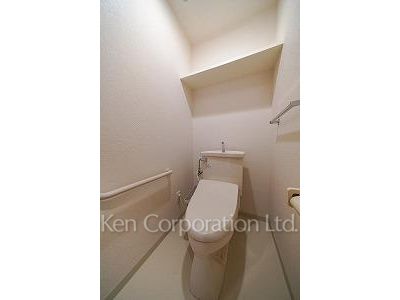 Lavatory ※Photo of the same layout on 15 floor. Decoration and fixture may differ.