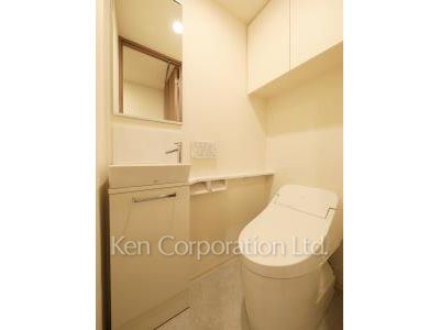 Lavatory ※Photo of the same layout on 5 floor. Decoration and fixture may differ.