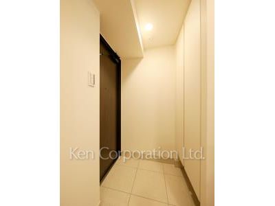 Entrance ※Photo of the same layout on 5 floor. Decoration and fixture may differ.