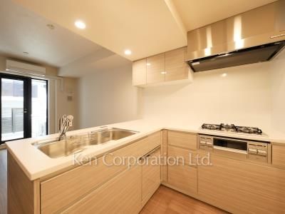 Kitchen ※Photo of the same layout on 5 floor. Decoration and fixture may differ.