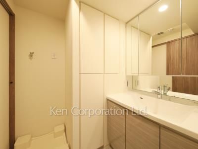 Powder Room ※Photo of the same layout on 5 floor. Decoration and fixture may differ.
