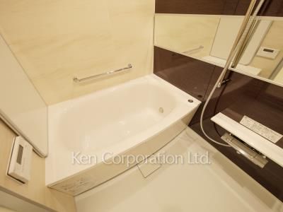 Bath ※Photo of the same layout on 5 floor. Decoration and fixture may differ.