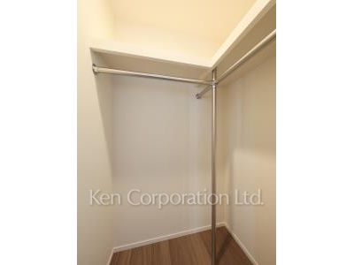 Walk-In Closet ※Photo of the same layout on 5 floor. Decoration and fixture may differ.