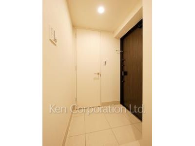 Entrance ※Photo of the same layout on 5 floor. Decoration and fixture may differ.