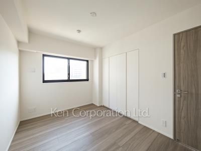 Service room (Extra room space) ※Photo of the same layout on 5 floor. Decoration and fixture may differ.