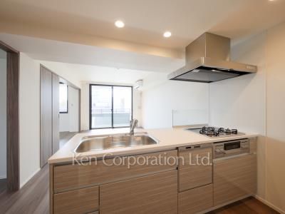 Kitchen ※Photo of the same layout on 5 floor. Decoration and fixture may differ.