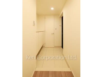 Entrance ※Photo of the same layout on 5 floor. Decoration and fixture may differ.
