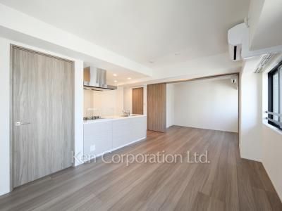 Living-Dining ※Photo of the same layout on 5 floor. Decoration and fixture may differ.