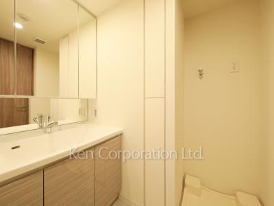 Powder Room ※Photo of the same layout on 5 floor. Decoration and fixture may differ.