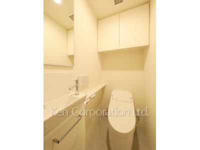 Lavatory ※Photo of the same layout on 5 floor. Decoration and fixture may differ.