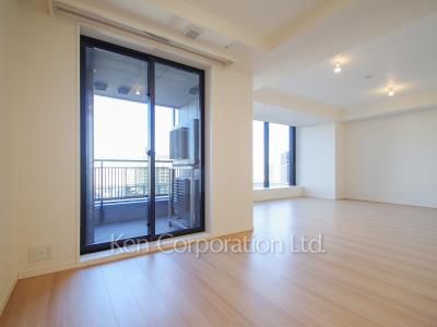 Living-Dining ※Photo of the same layout on 26 floor. Decoration and fixture may differ.