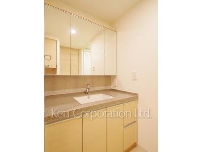 Powder Room ※Photo of the same layout on 26 floor. Decoration and fixture may differ.