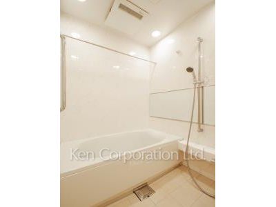 Bath ※Photo of the same layout on 26 floor. Decoration and fixture may differ.