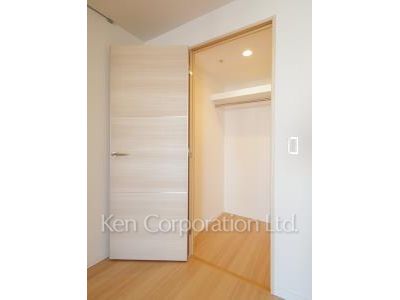 Closet ※Photo of the same layout on 26 floor. Decoration and fixture may differ.