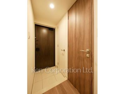 Entrance ※Photo of the same layout on 5 floor. Decoration and fixture may differ.