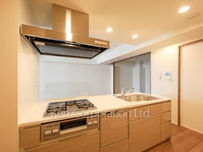 Kitchen ※Photo of the same layout on 5 floor. Decoration and fixture may differ.