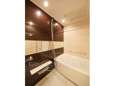 Bath ※Photo of the same layout on 5 floor. Decoration and fixture may differ.