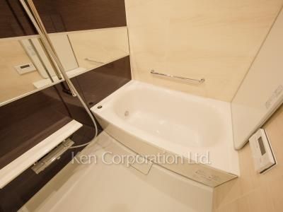 Bath ※Photo of the same layout on 5 floor. Decoration and fixture may differ.