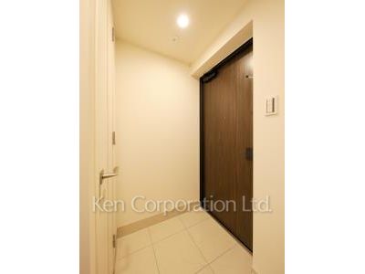 Entrance ※Photo of the same layout on 5 floor. Decoration and fixture may differ.