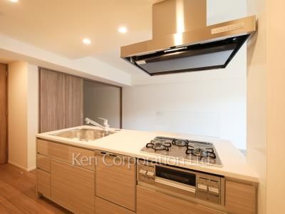 Kitchen ※Photo of the same layout on 5 floor. Decoration and fixture may differ.