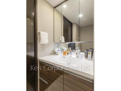 Powder Room ※Photo of the same layout on 3 floor. Decoration and fixture may differ.