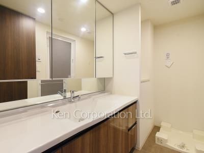 Powder Room ※Photo of the same layout on 1 floor. Decoration and fixture may differ.