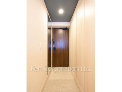 Entrance ※Photo of the same layout on 14 floor. Decoration and fixture may differ.