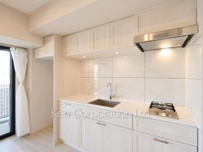 Kitchen ※Photo of the same layout on 14 floor. Decoration and fixture may differ.